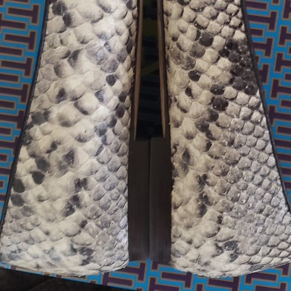 💫TORY BURCH Python Raleigh Logo Ballet Flats - Picture 6 of 6